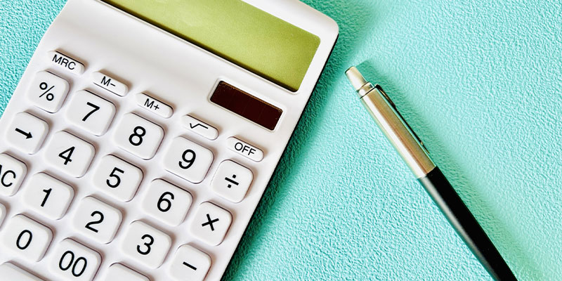 最低賃金1,000円突破で家計にはどんな変化が?|2025年現在の50代一人暮らしに必要な平均月収を試算してみた