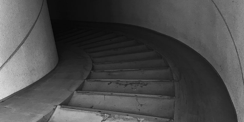 外資系保険会社の営業はなぜ「ヤバい」と言われるのか?ヤバい理由・国内企業との違い・おすすめの転職先をまとめてみました